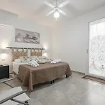Апартаменты Calarossa Tourist House Di Aleeanny
